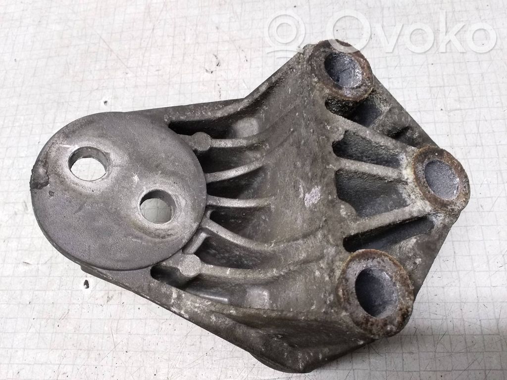 Opel Vectra B Engine mounting bracket 