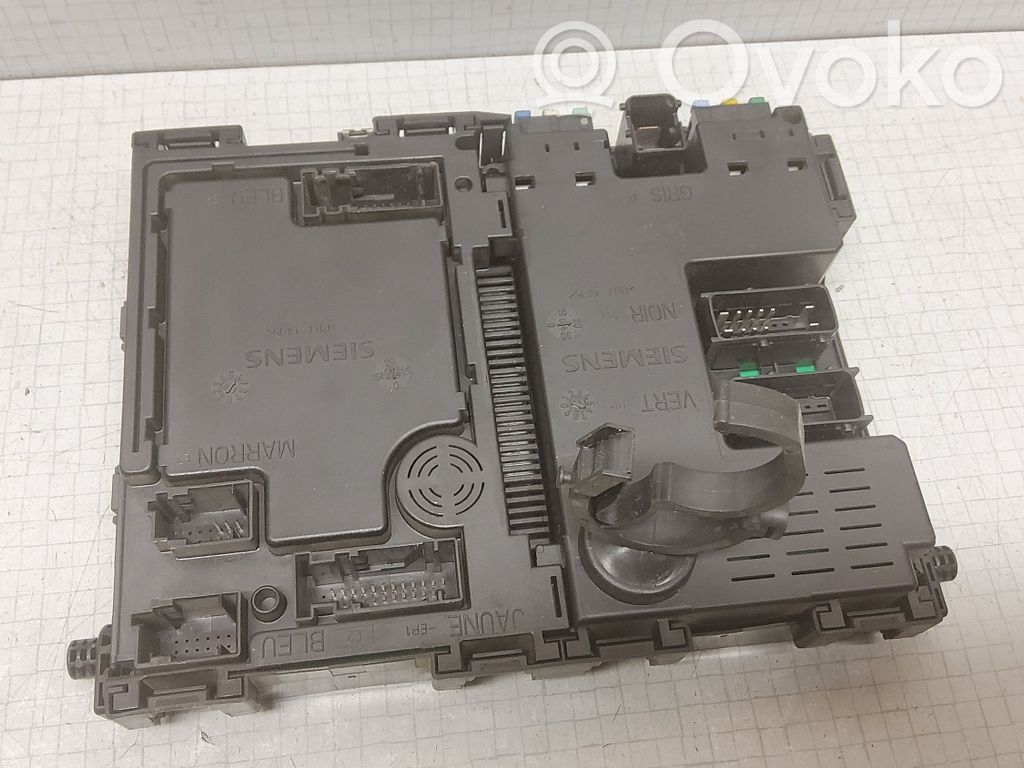 Peugeot 206 Módulo de fusible 