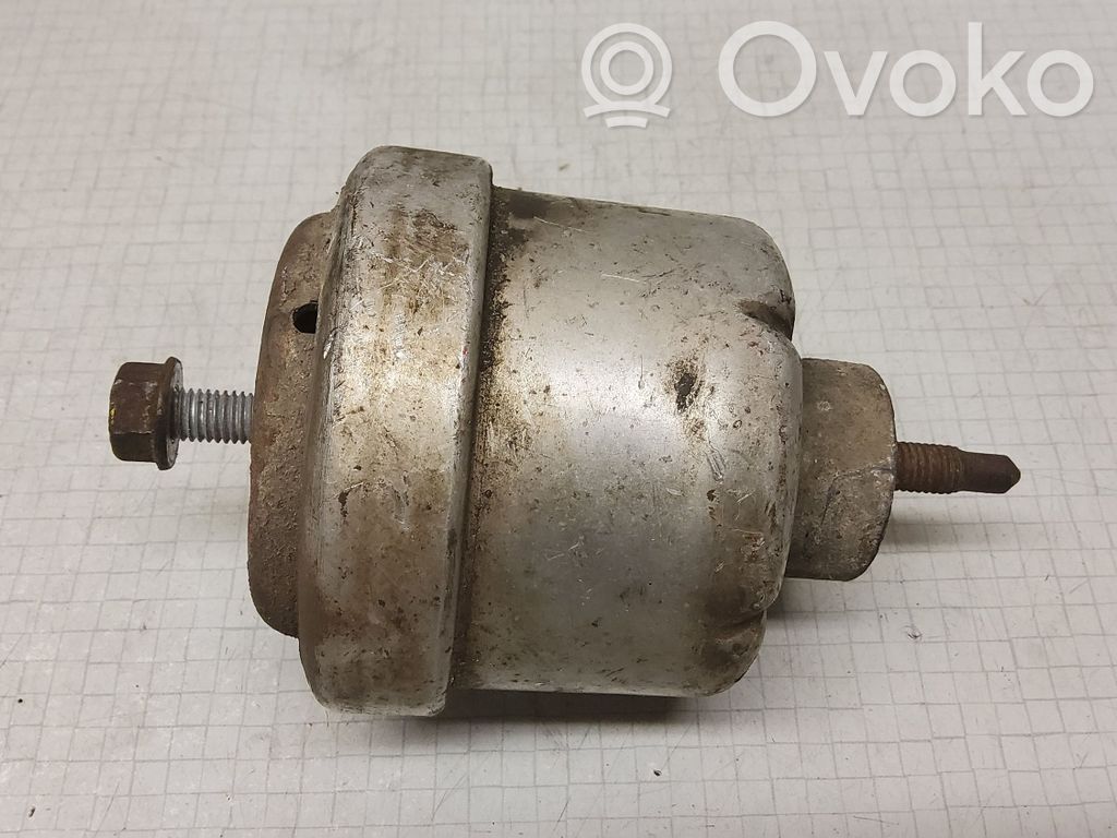 Engine mount bracket