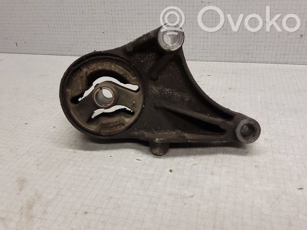Opel Zafira B Engine mount bracket 