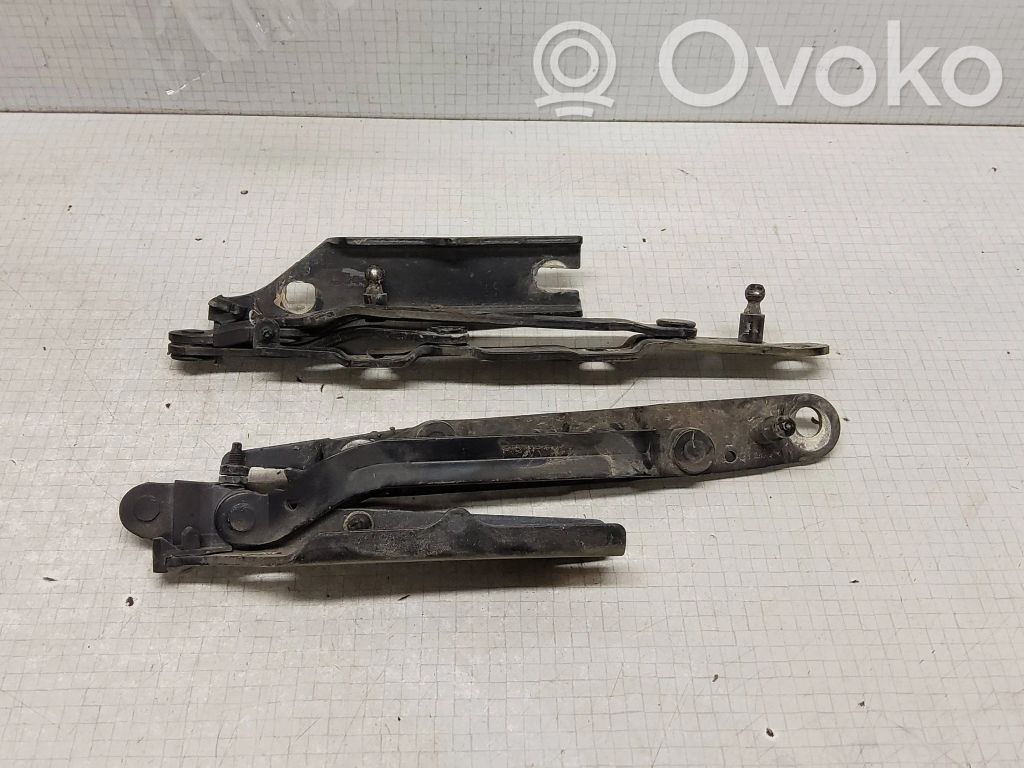 Saab 9-5 Tailgate/trunk/boot hinge 