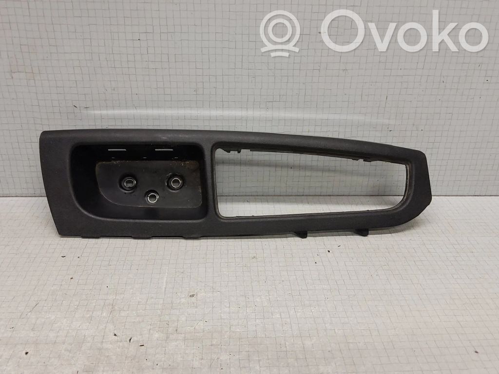 Fiat Bravo Другая деталь отделки пере́дней дверей 