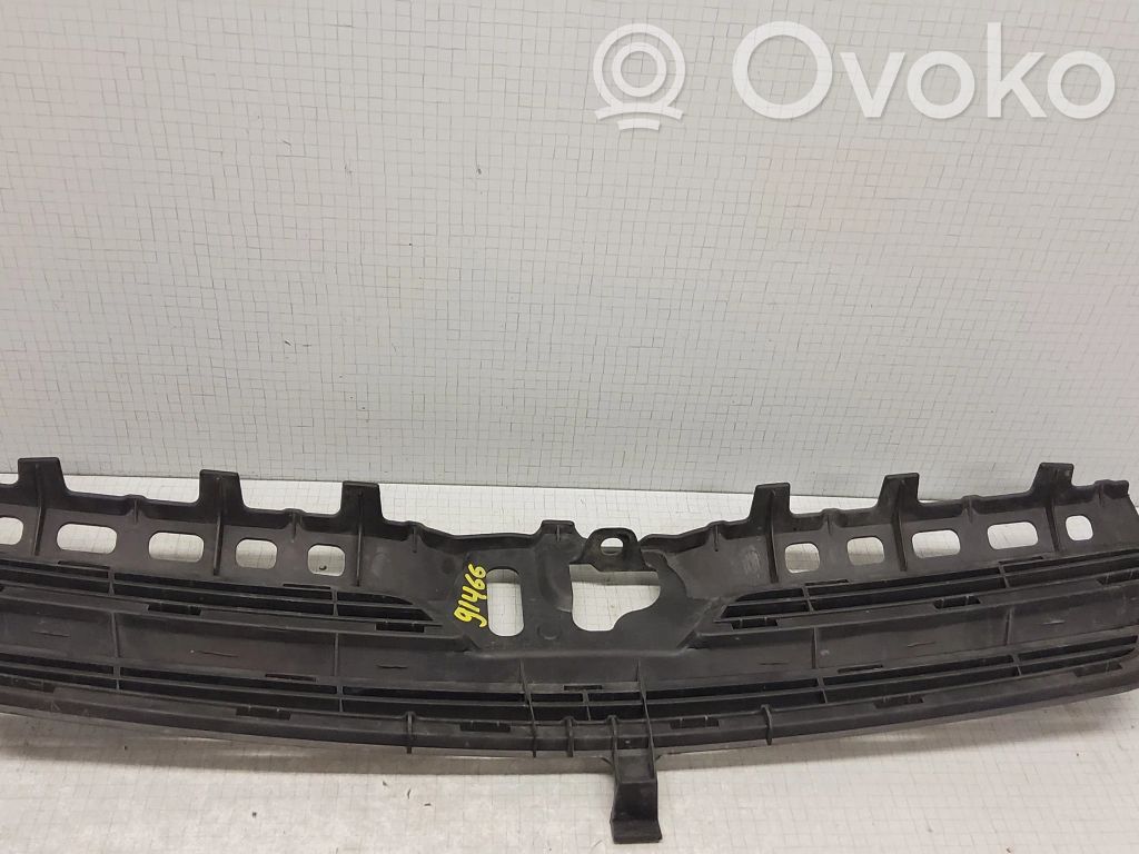 Toyota Corolla E120 E130 Etupuskurin ylempi jäähdytinsäleikkö 