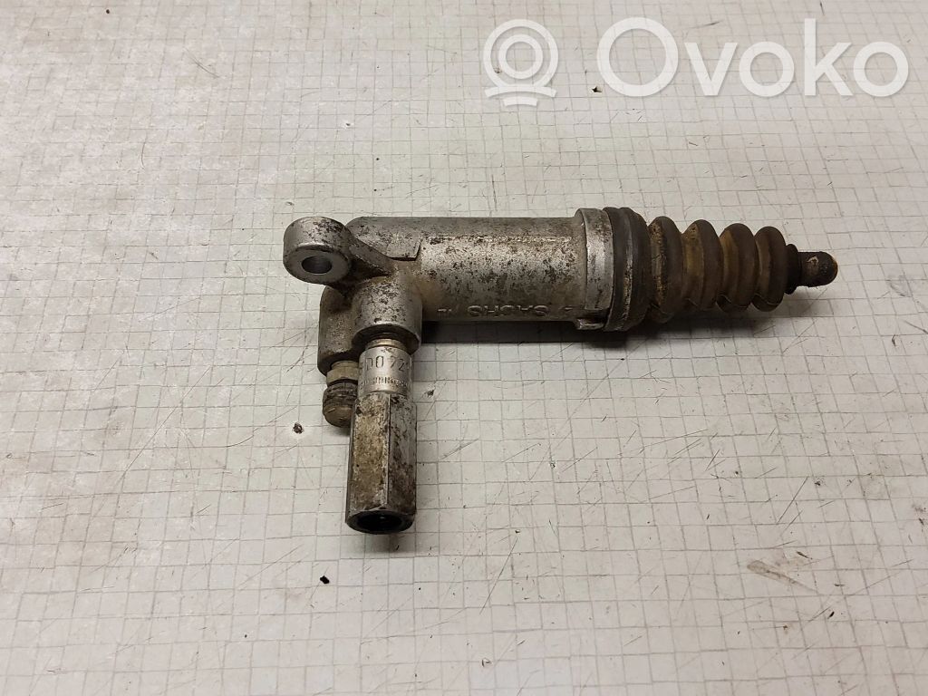 Audi A4 S4 B5 8D Kytkimen pääsylinteri 