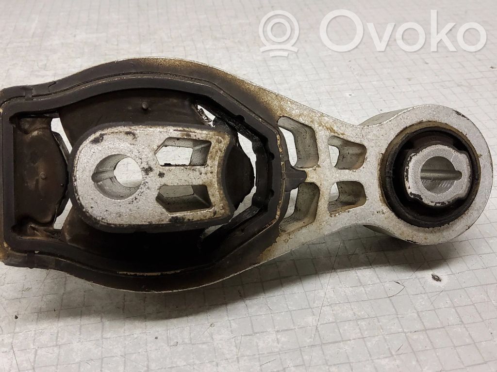 Ford Ecosport Engine mount bracket 
