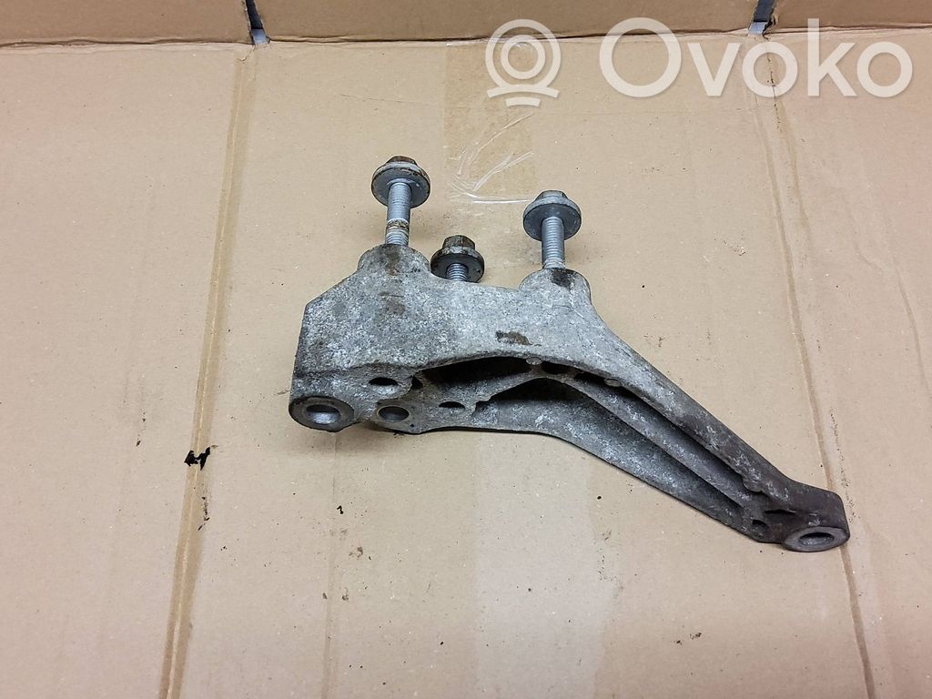 Engine mounting bracket   13228256