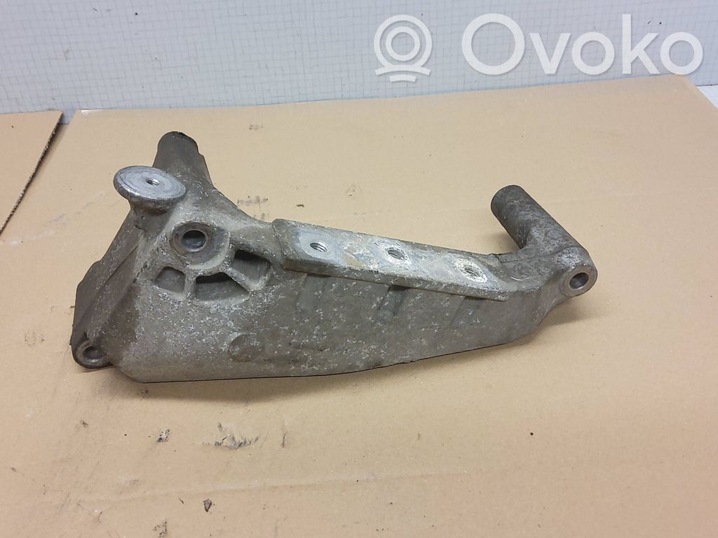 Volkswagen Transporter - Caravelle T5 Engine mounting bracket 