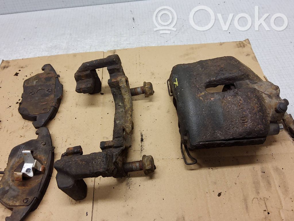Volkswagen Golf V Front brake caliper 
