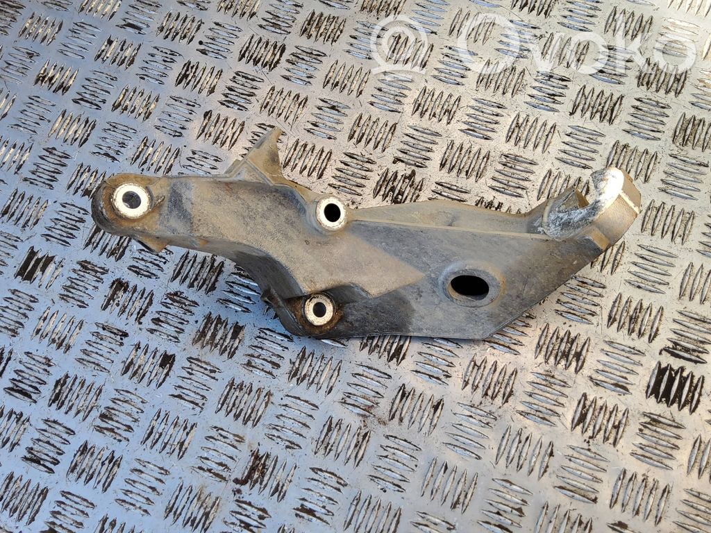 Saab 9-5 Engine mounting bracket 