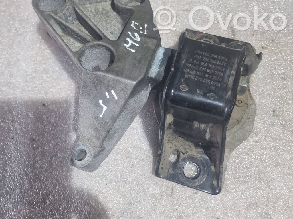Renault Megane II Engine mount bracket 