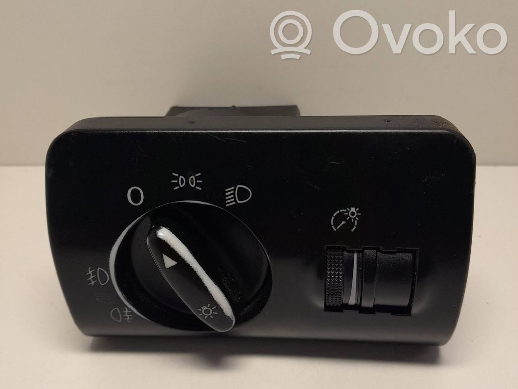 Light switch   4B1941531B,04052402
