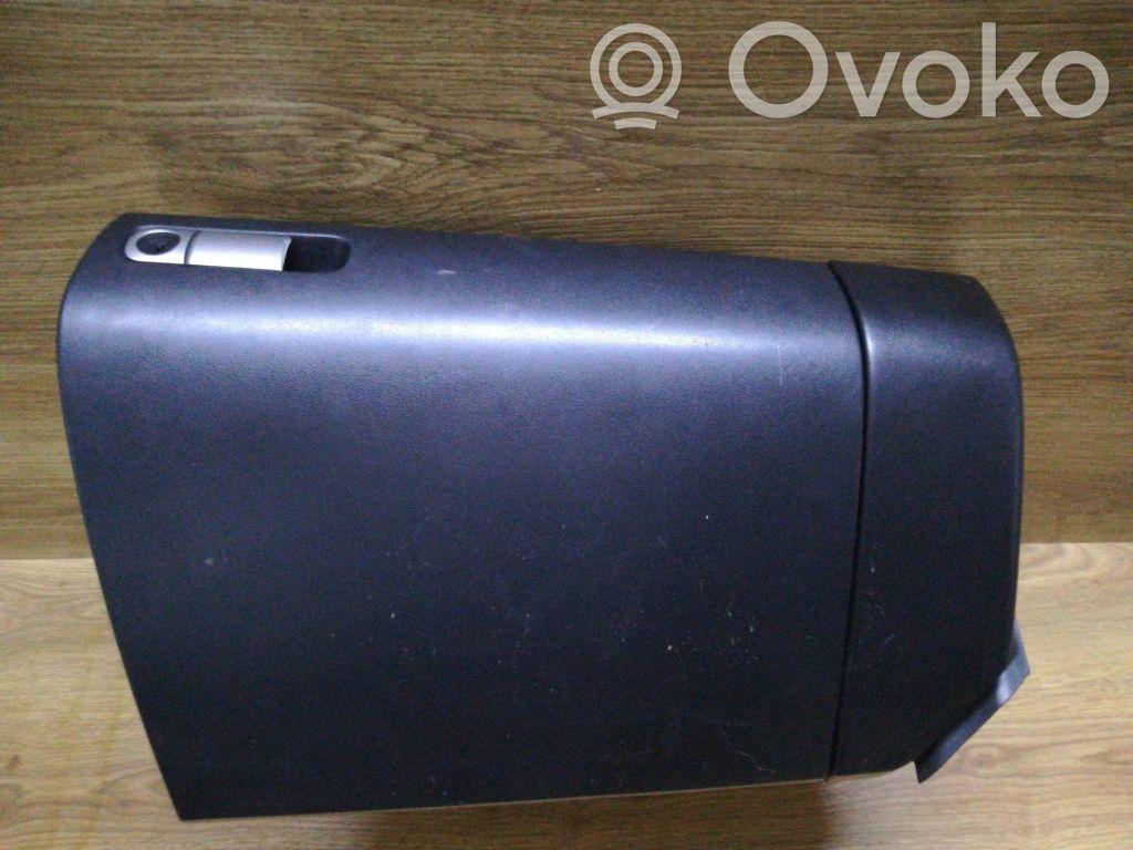Mazda 3 I Glove box 