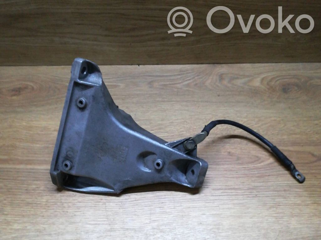 Engine mounting bracket   8D0199308AB