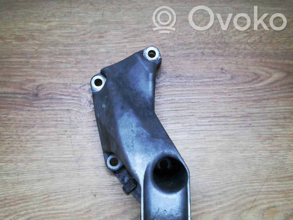 Engine mounting bracket   8D0199307P