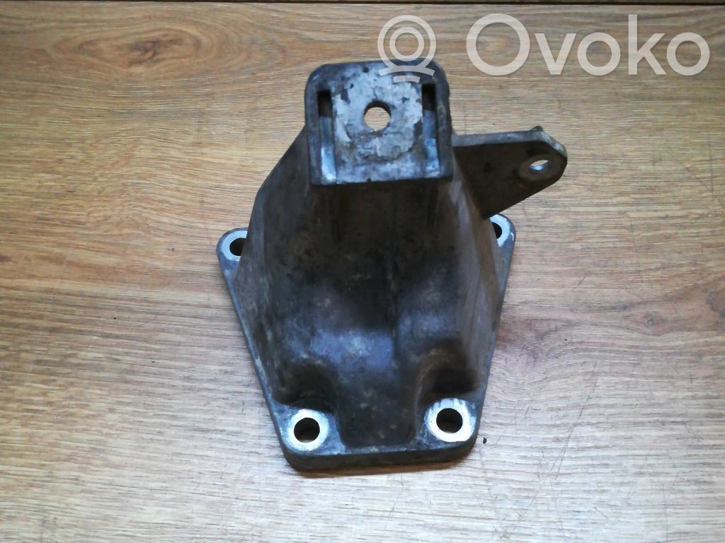 Engine mounting bracket   4B0199308,543130