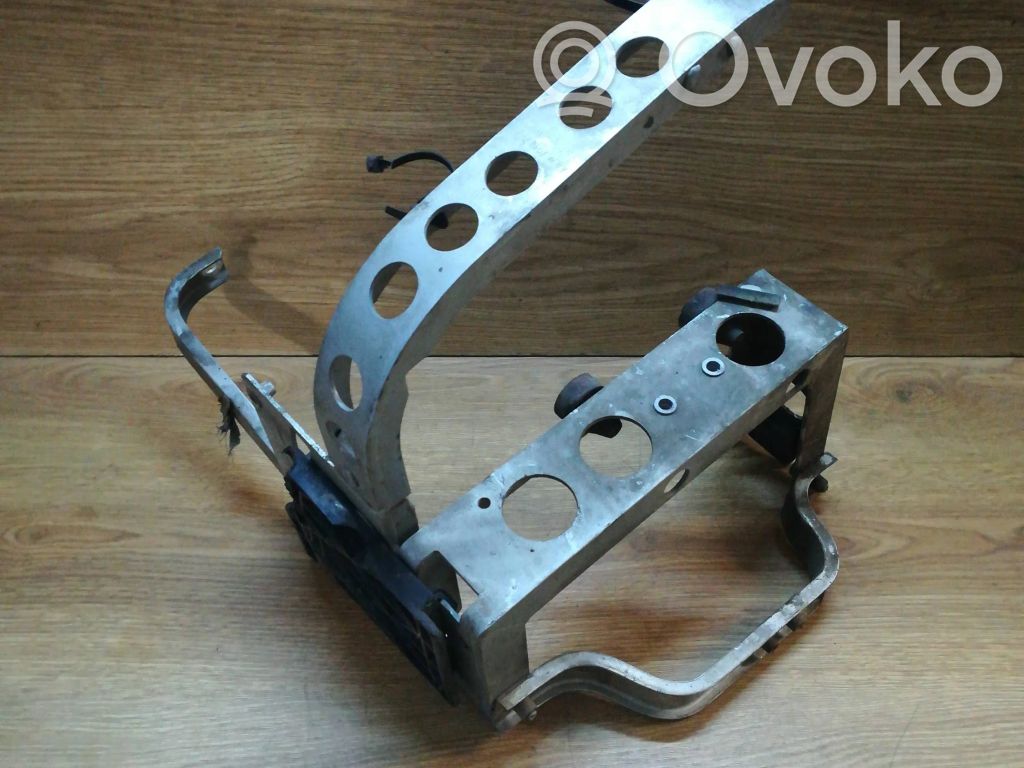 Audi A8 S8 D2 4D Fender mounting bracket 