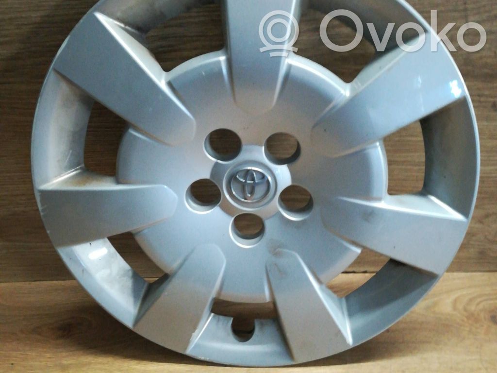 Toyota Corolla Verso AR10 R16 wheel hub/cap/trim 