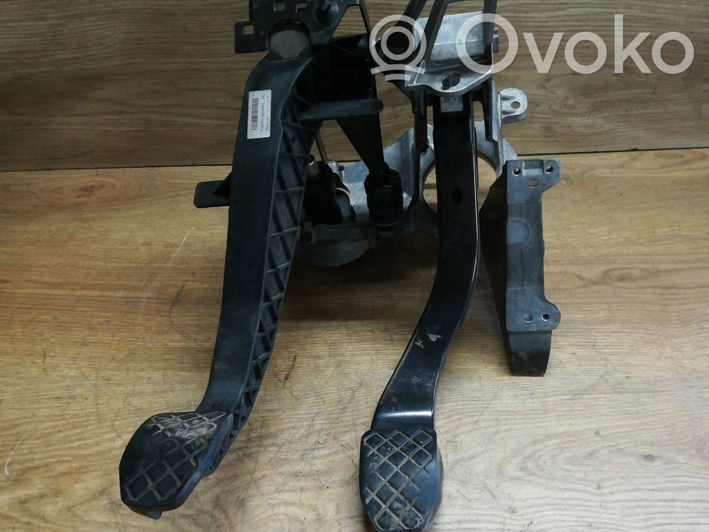 Audi A6 S6 C6 4F Assemblage pédale 