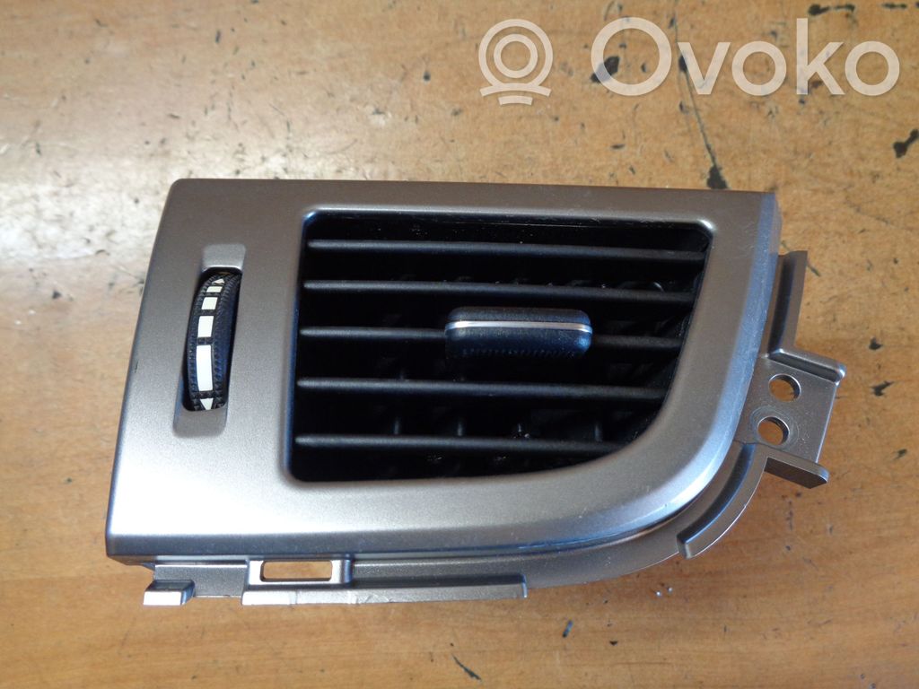 Hyundai i30 Moldura protectora de la rejilla de ventilación lateral del panel 