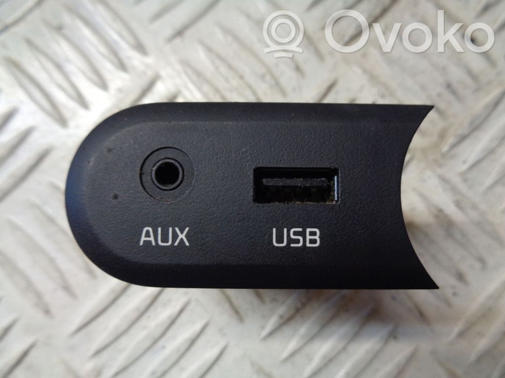 KIA Ceed Enchufe conector USB 