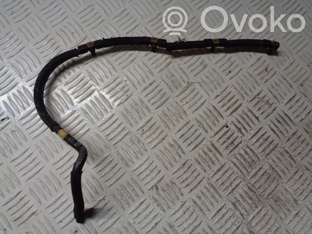Skoda Yeti (5L) Manguera/tubo del retorno de combustible 