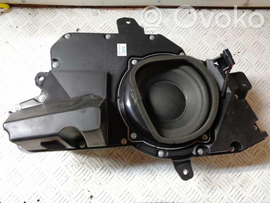 KIA Sorento Subwoofer 