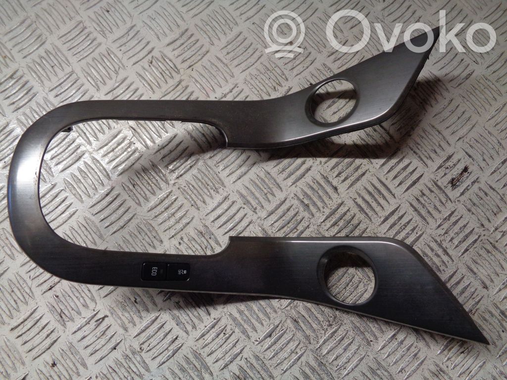 Chevrolet Cruze Gear shifter surround trim plastic 