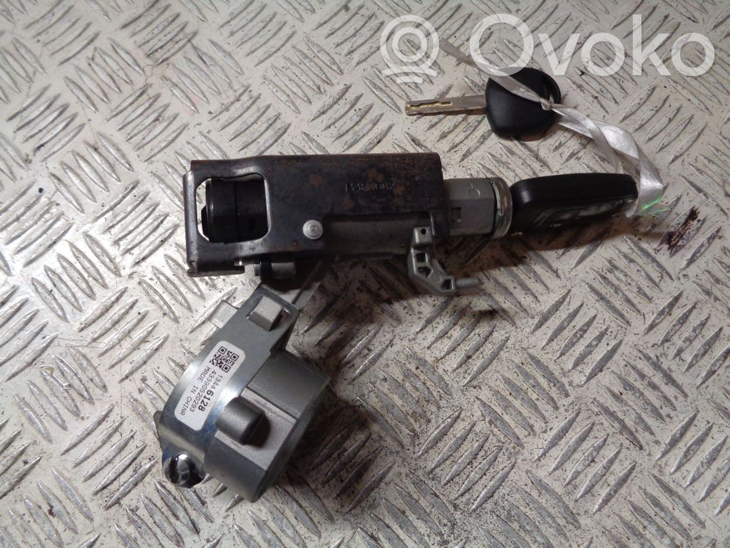 Opel Corsa E Užvedimo spynelė 