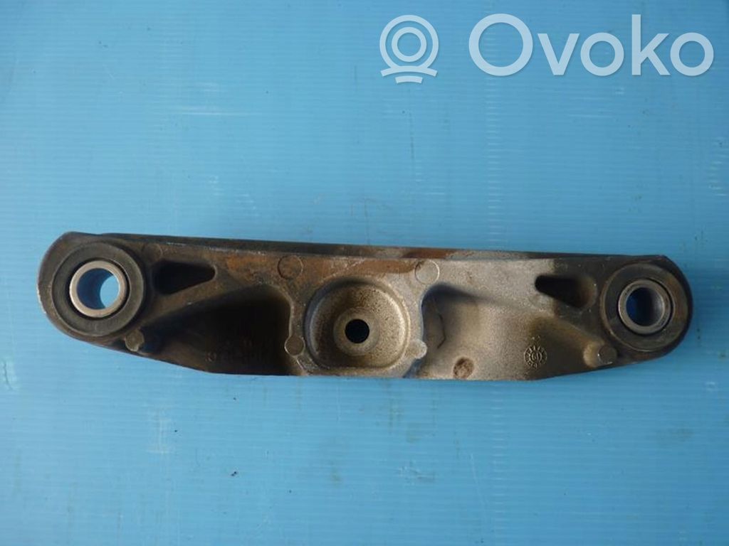 Volvo V40 Engine mounting bracket 