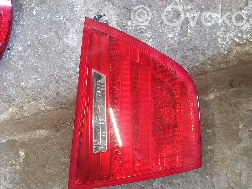 Tailgate rear/tail lights