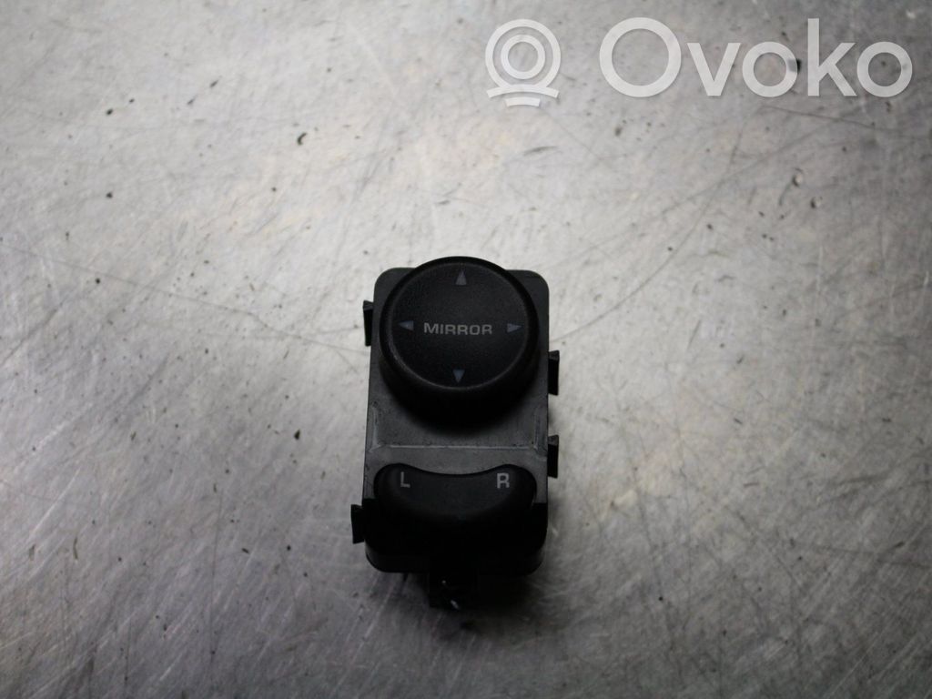 Wing mirror switch