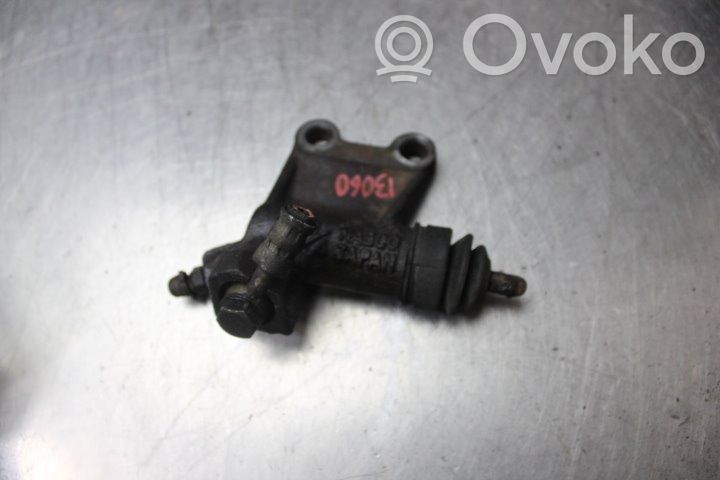 Subaru Impreza I Cilindro secondario della frizione 