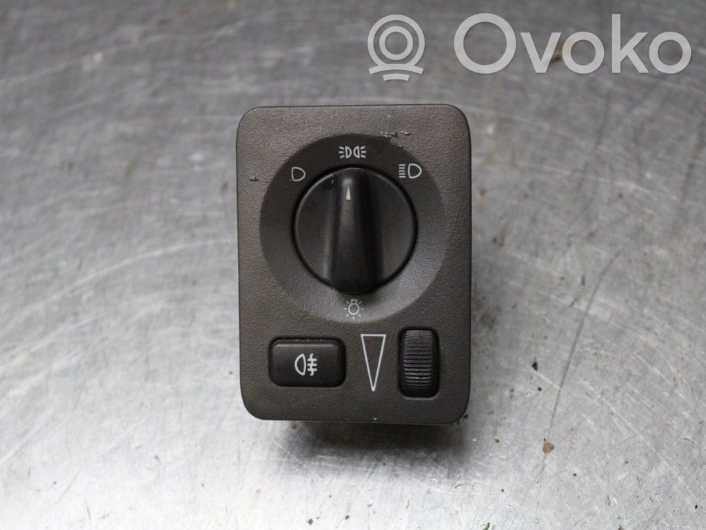 Light switch   4616124