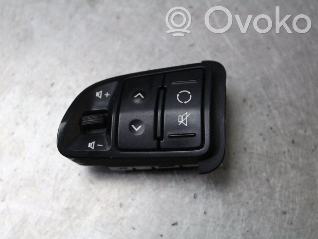 KIA Ceed Steering wheel buttons/switches 