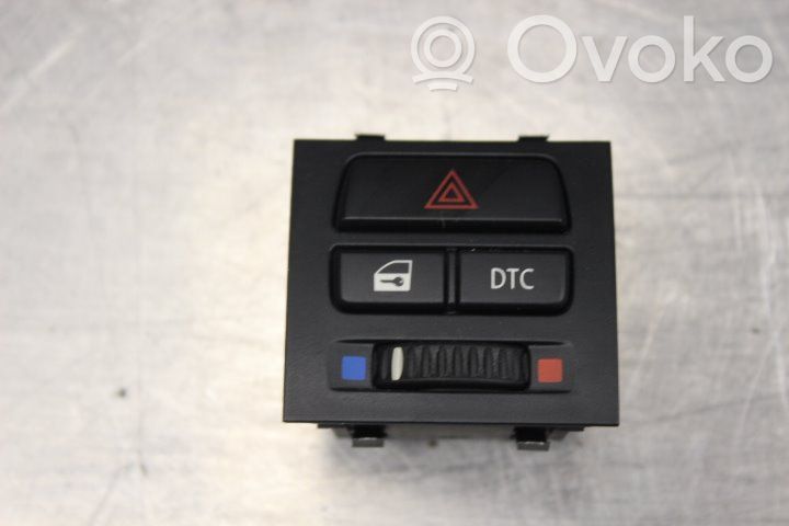 Hazard light switch   913242101