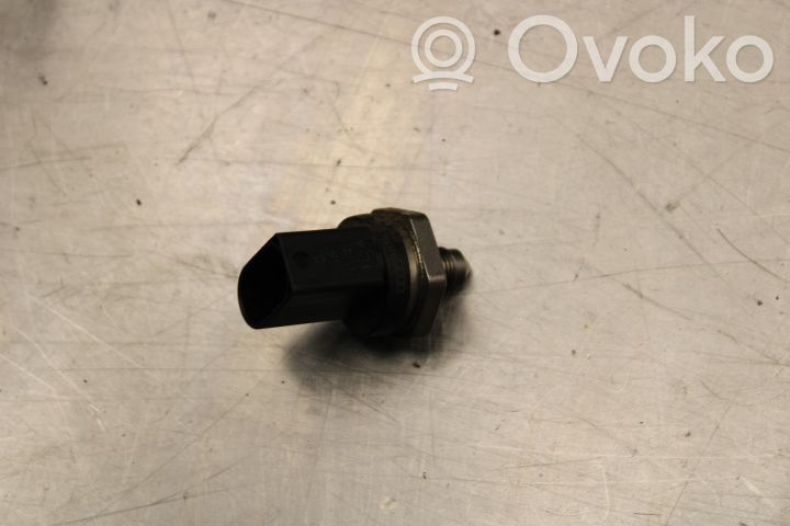 Audi A4 S4 B8 8K Régulateur de pression de carburant 