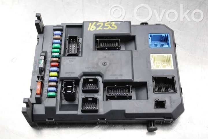 Peugeot 207 Module de fusibles 