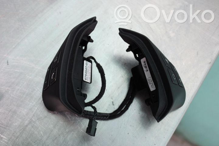Boutons / interrupteurs volant   676454707