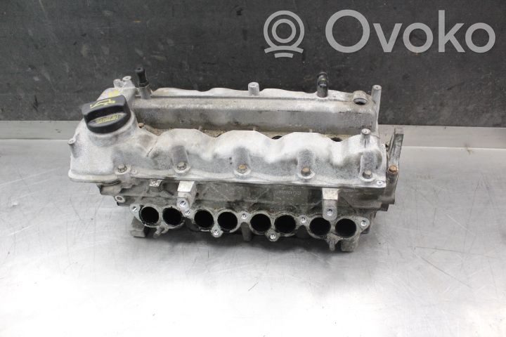 Culata del motor   221002A200