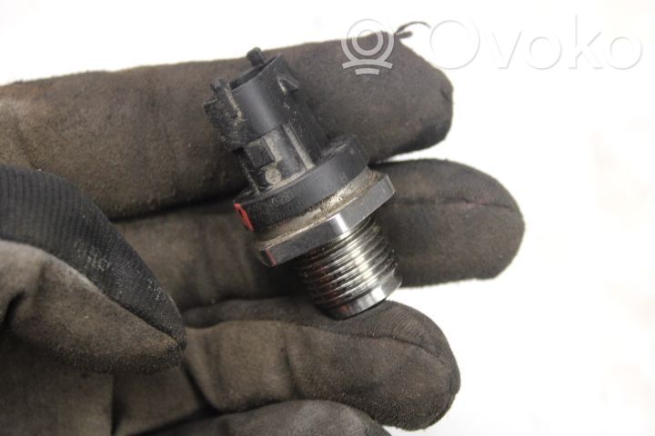 Régulateur de pression de carburant   0281002995