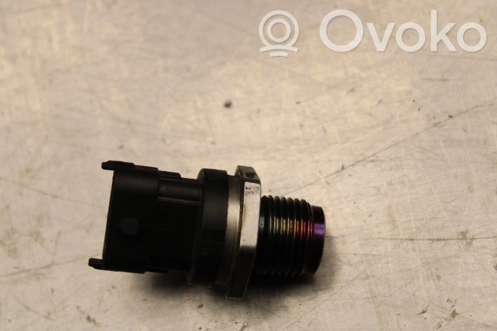 Régulateur de pression de carburant   0281002903