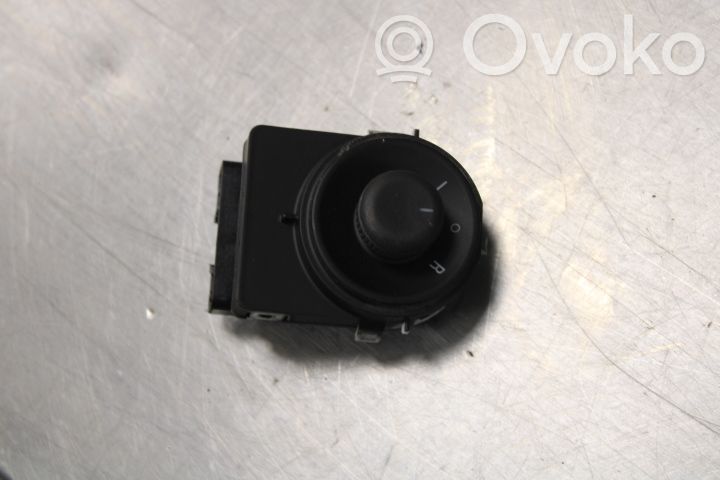 Wing mirror switch   13271827