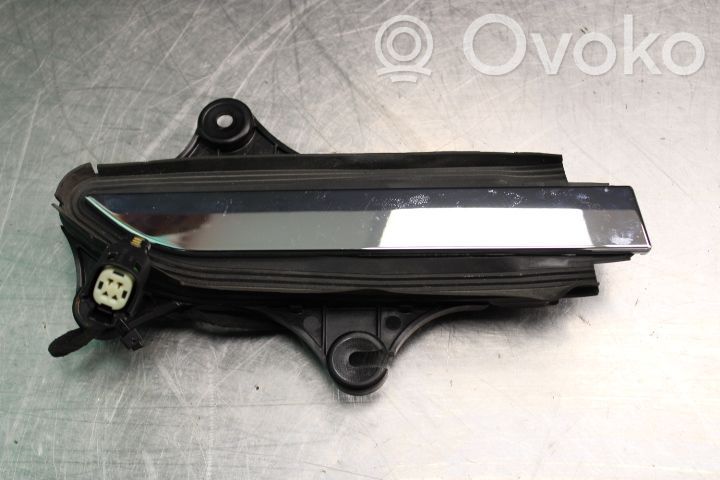 Tesla Model X Manecilla externa puerta delantera 