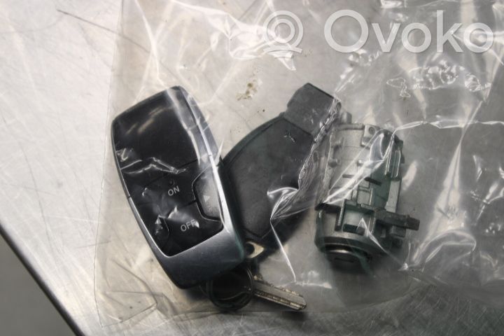 Mercedes-Benz Vito Viano W447 Wkładka zamka drzwi przednich 