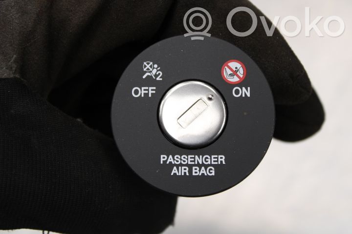 Comutator pornit/oprit airbag pasager
