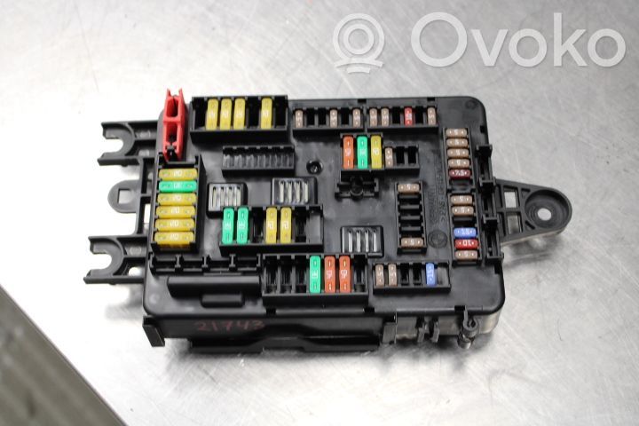 BMW 2 F22 F23 Ramka / Moduł bezpieczników 