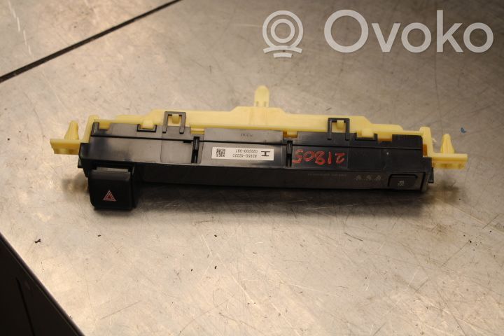 Toyota RAV 4 (XA40) Interruttore luci di emergenza