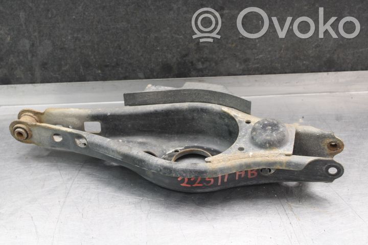 Toyota RAV 4 (XA40) Brazo de suspensión trasero