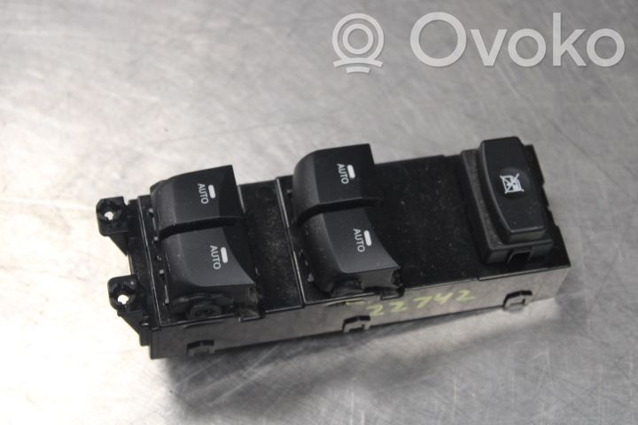 Hyundai i30 Interruptor del elevalunas eléctrico 