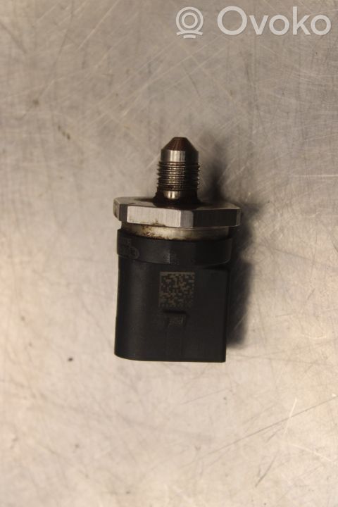 Régulateur de pression de carburant   06J906051F,06J906051F